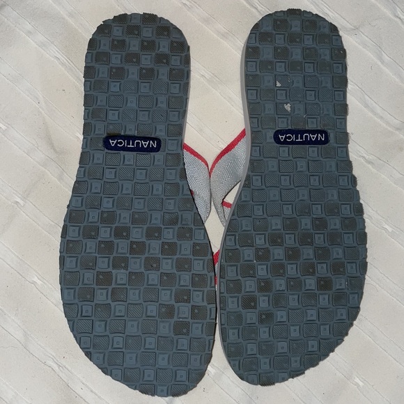 Nautica | grey and pink slippers | Size 7 - Picture 2 of 3
